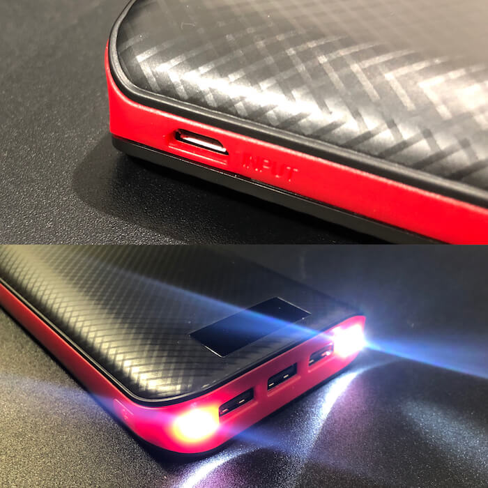 左側に充電口、ライトが二か所
